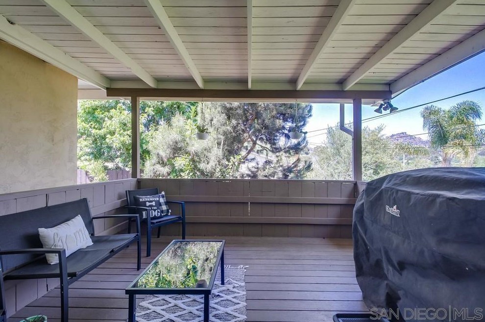 8960 Greenview Pl, Spring Valley CA  91977-1019 exterior