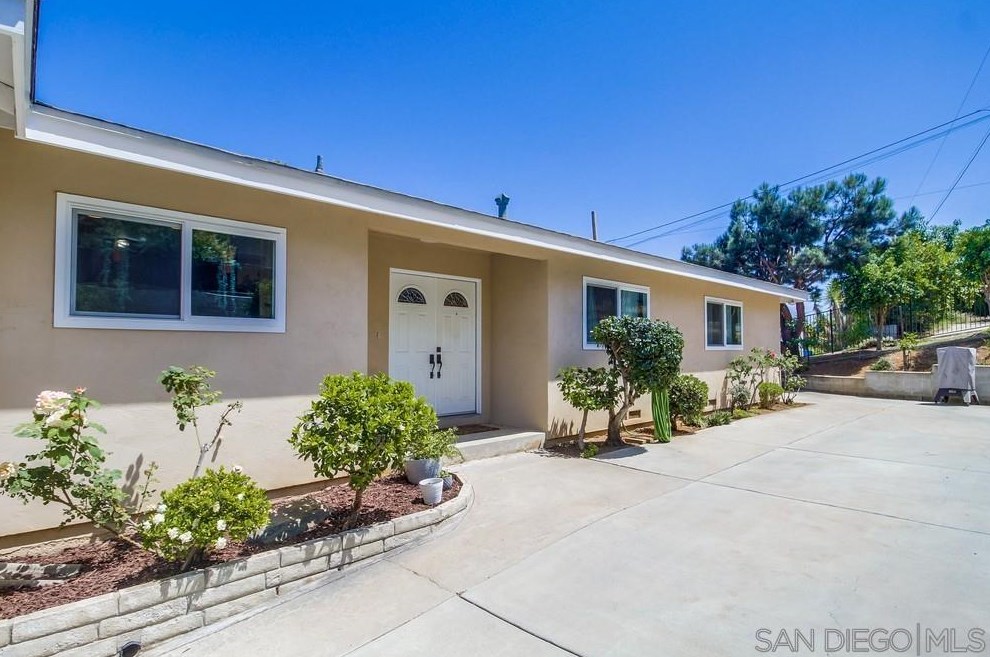8960 Greenview Pl, Spring Valley CA  91977-1019 exterior