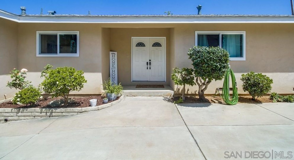 8960 Greenview Pl, Spring Valley CA  91977-1019 exterior