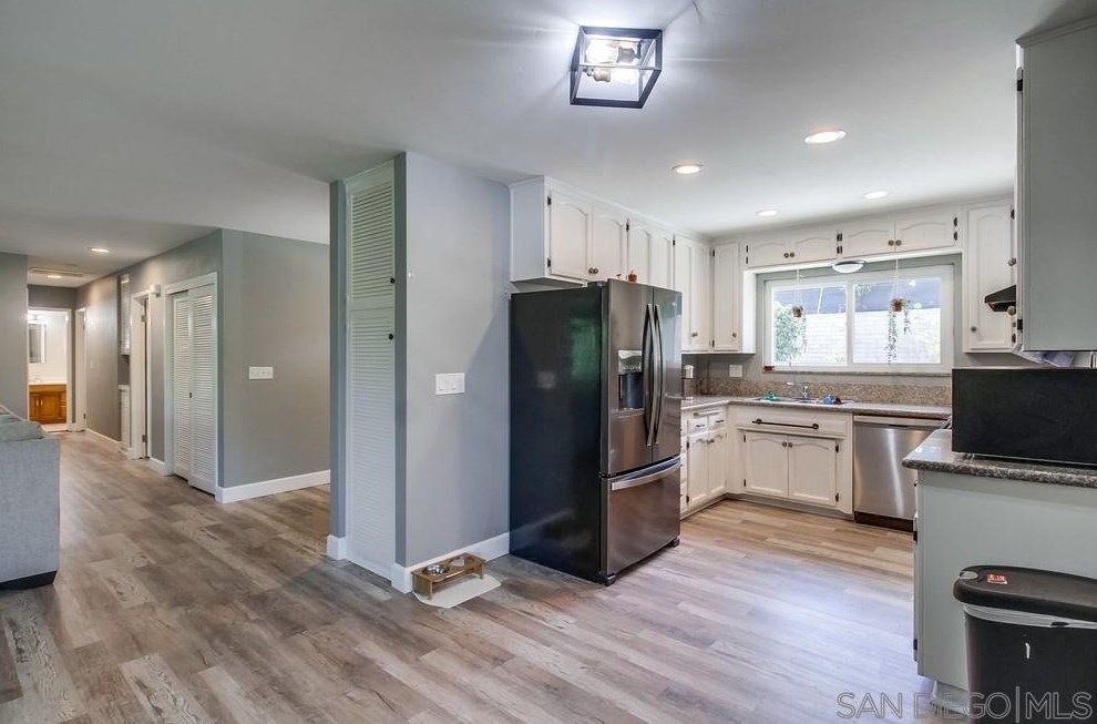 8960 Greenview Pl, Spring Valley CA  91977-1019 exterior