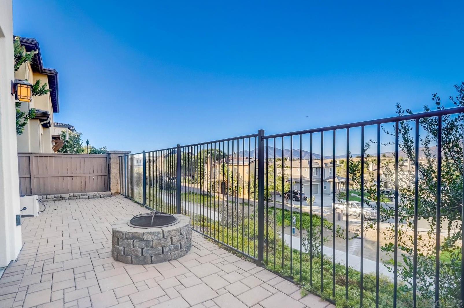 1733 Cripple Creek Dr, Chula Vista CA  91915-2377 exterior