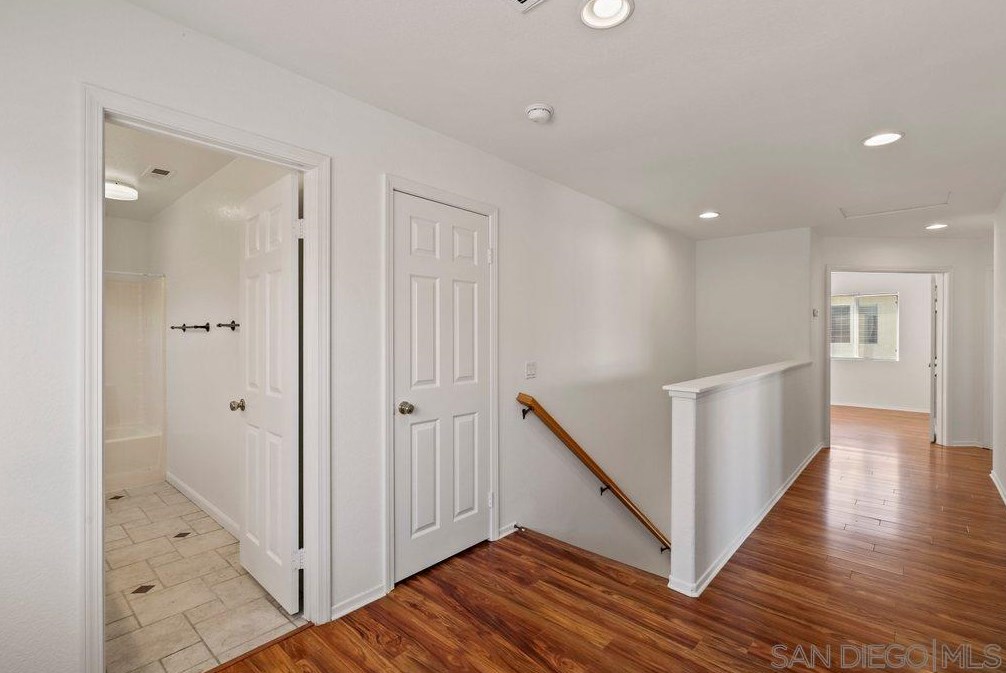 3482 Lk Cir Dr, Fallbrook CA 92028-7882 exterior