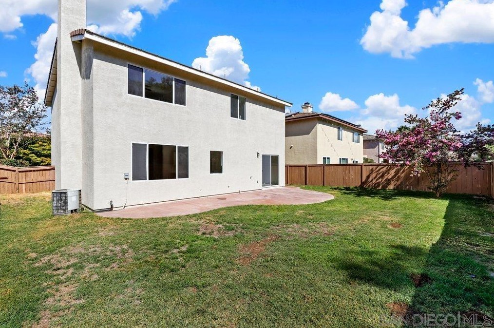 3482 Lk Cir Dr, Fallbrook CA 92028-7882 exterior