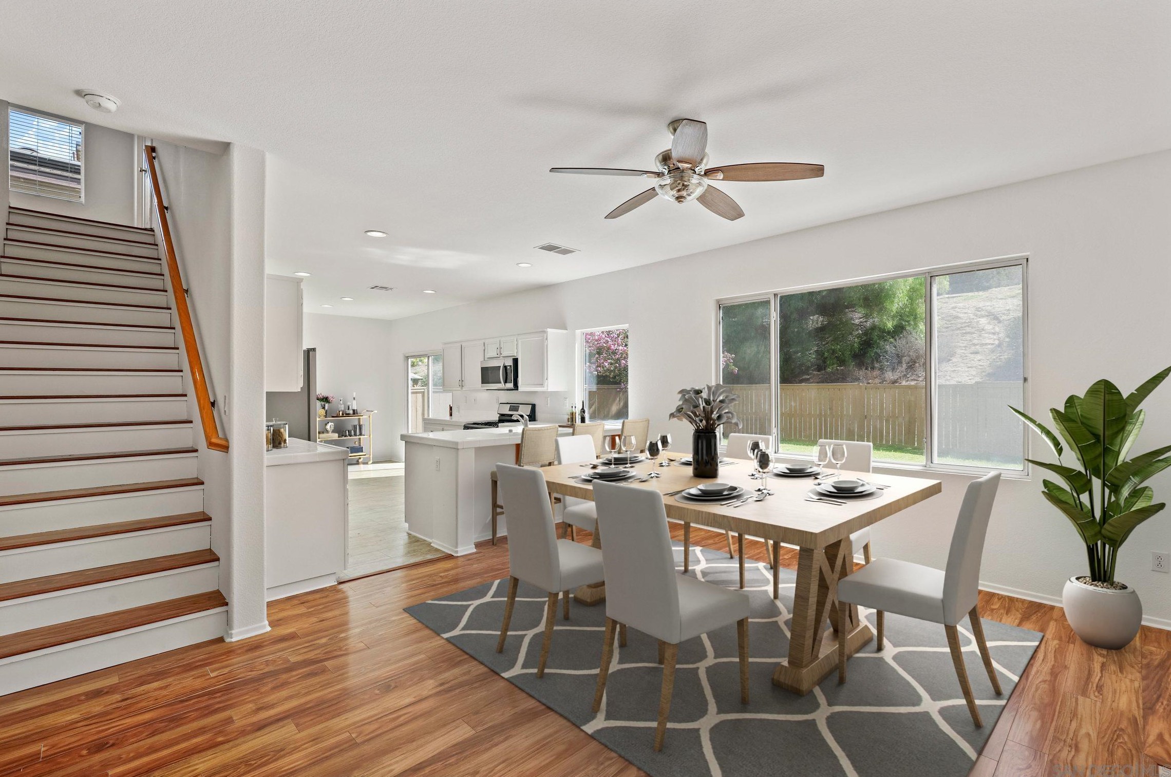 3482 Lk Cir Dr, Fallbrook CA 92028-7882 exterior