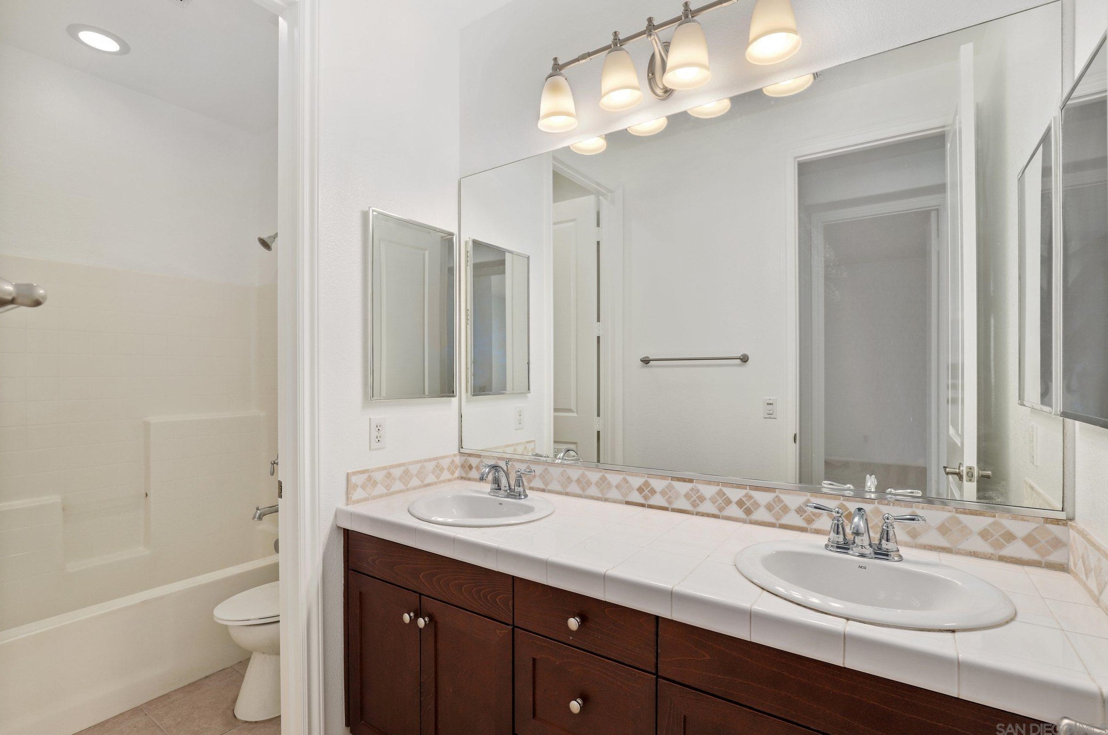 3017 Adams Ranch Ct, Chula Vista CA  91914-5321 exterior