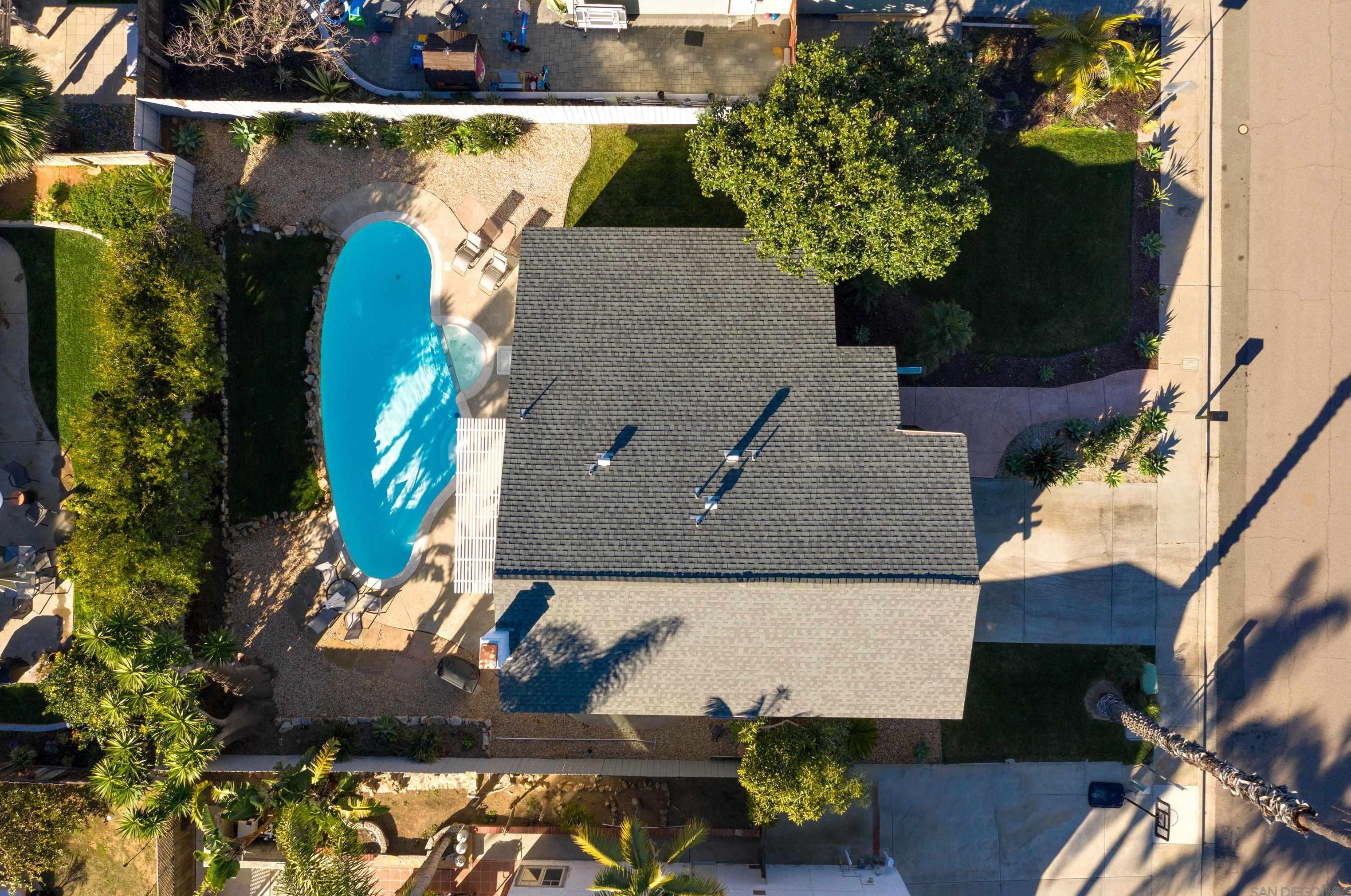 1434 Kings Cross Dr, Cardiff By The Sea CA  92007-1316 exterior