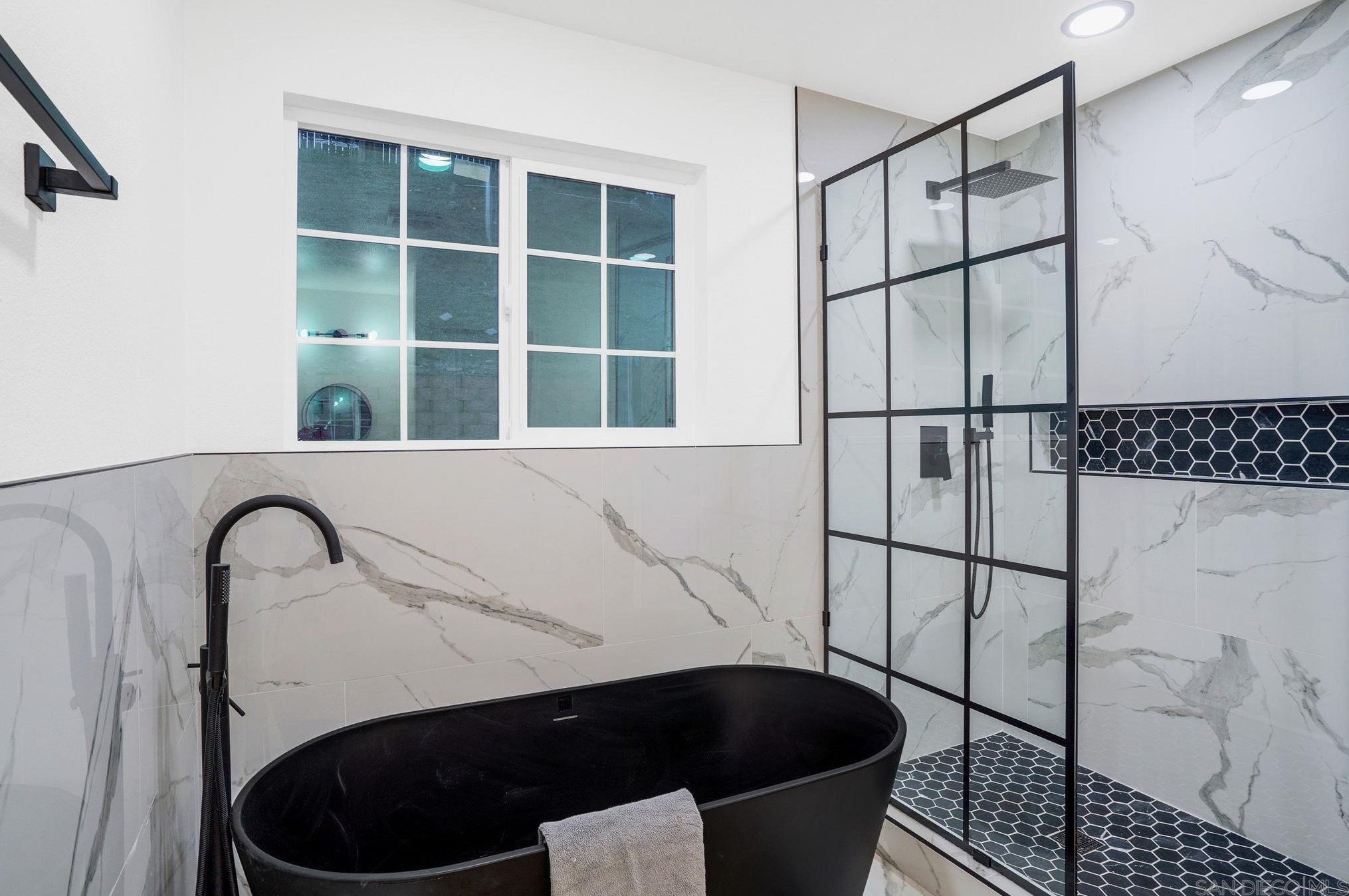 321 Spruce St, Chula Vista CA  91911-5524 exterior