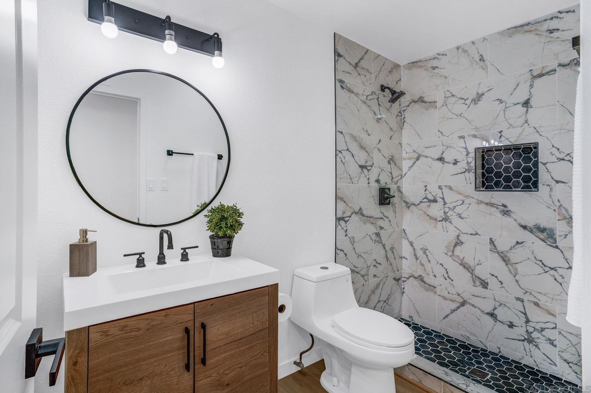 321 Spruce St, Chula Vista CA  91911-5524 exterior