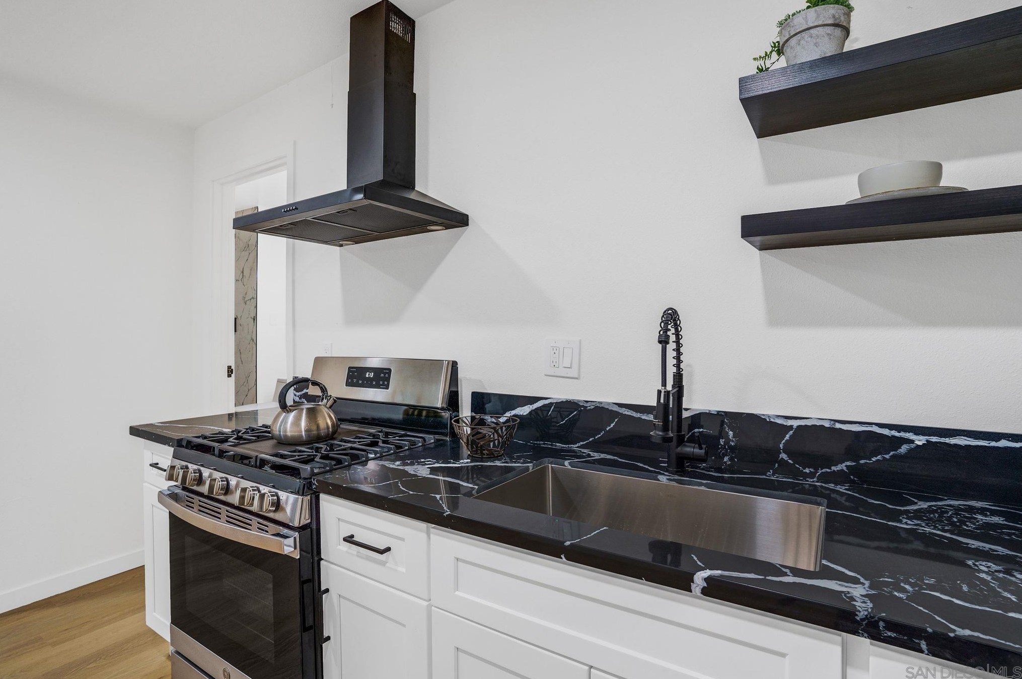 321 Spruce St, Chula Vista CA  91911-5524 exterior