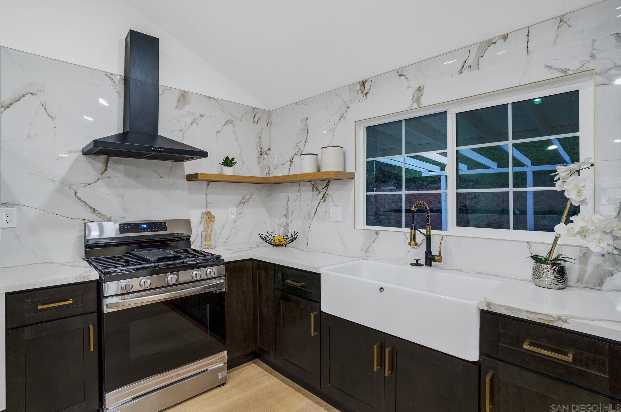 321 Spruce St, Chula Vista CA  91911-5524 exterior