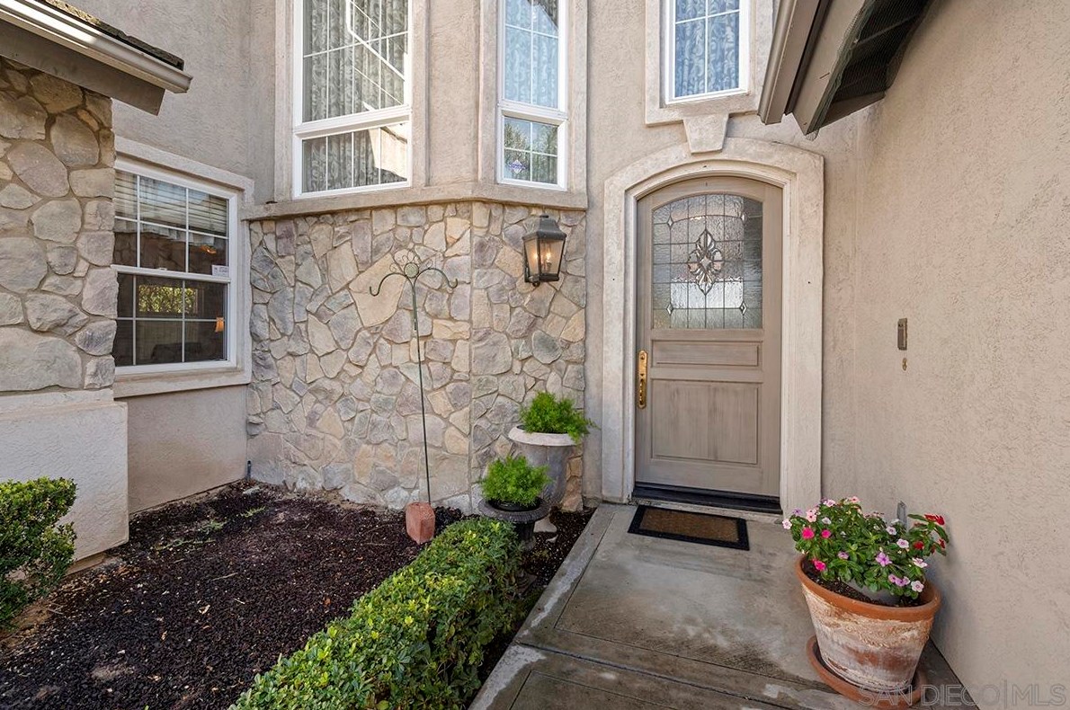 1364 Cypress Point Ct, Chula Vista CA  91915-2239 exterior