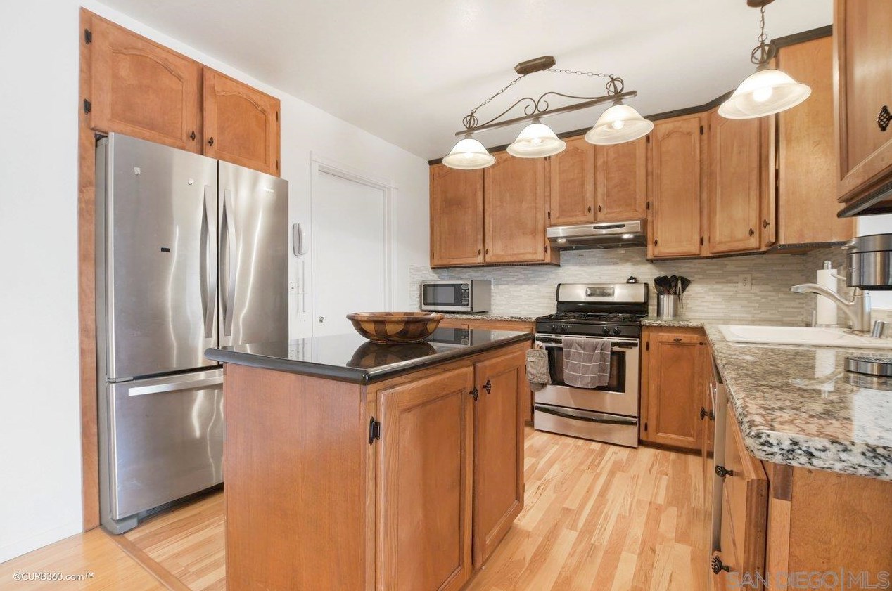 10005 Three Oaks Way, Santee CA  92071-1119 exterior