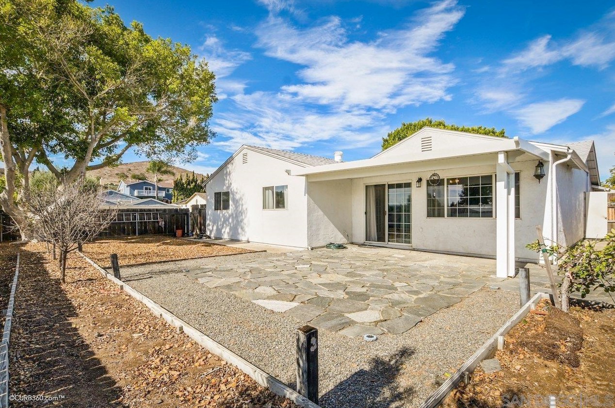 10005 Three Oaks Way, Santee CA  92071-1119 exterior