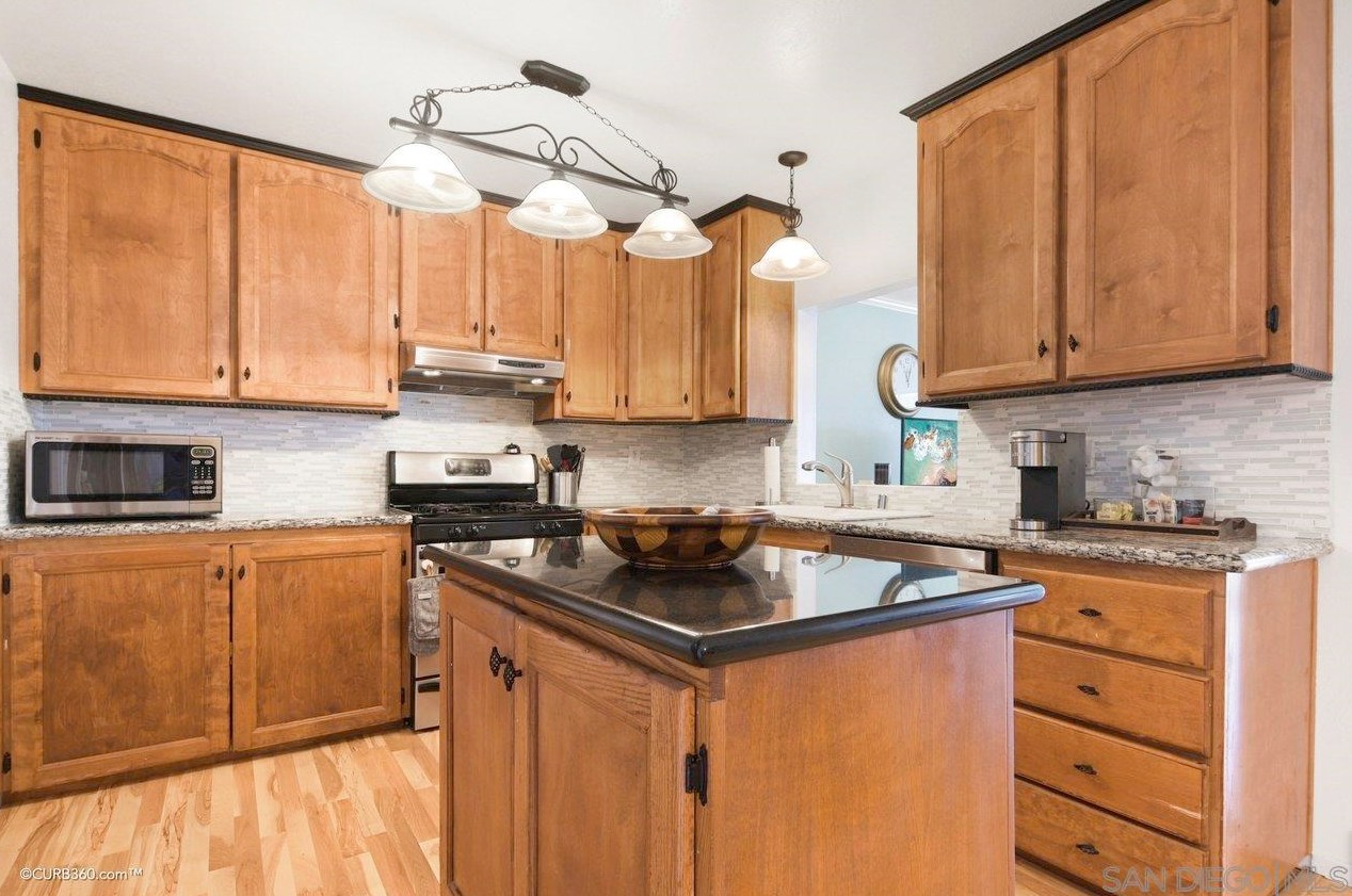 10005 Three Oaks Way, Santee CA  92071-1119 exterior