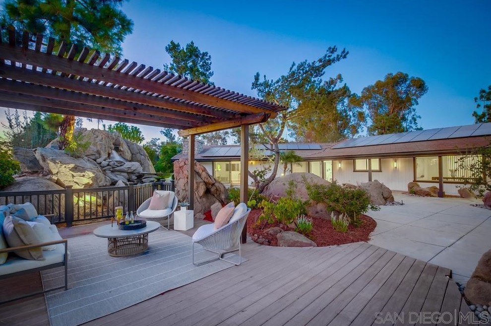 2502 Singing Vista Way, El Cajon CA  92019-2740 exterior