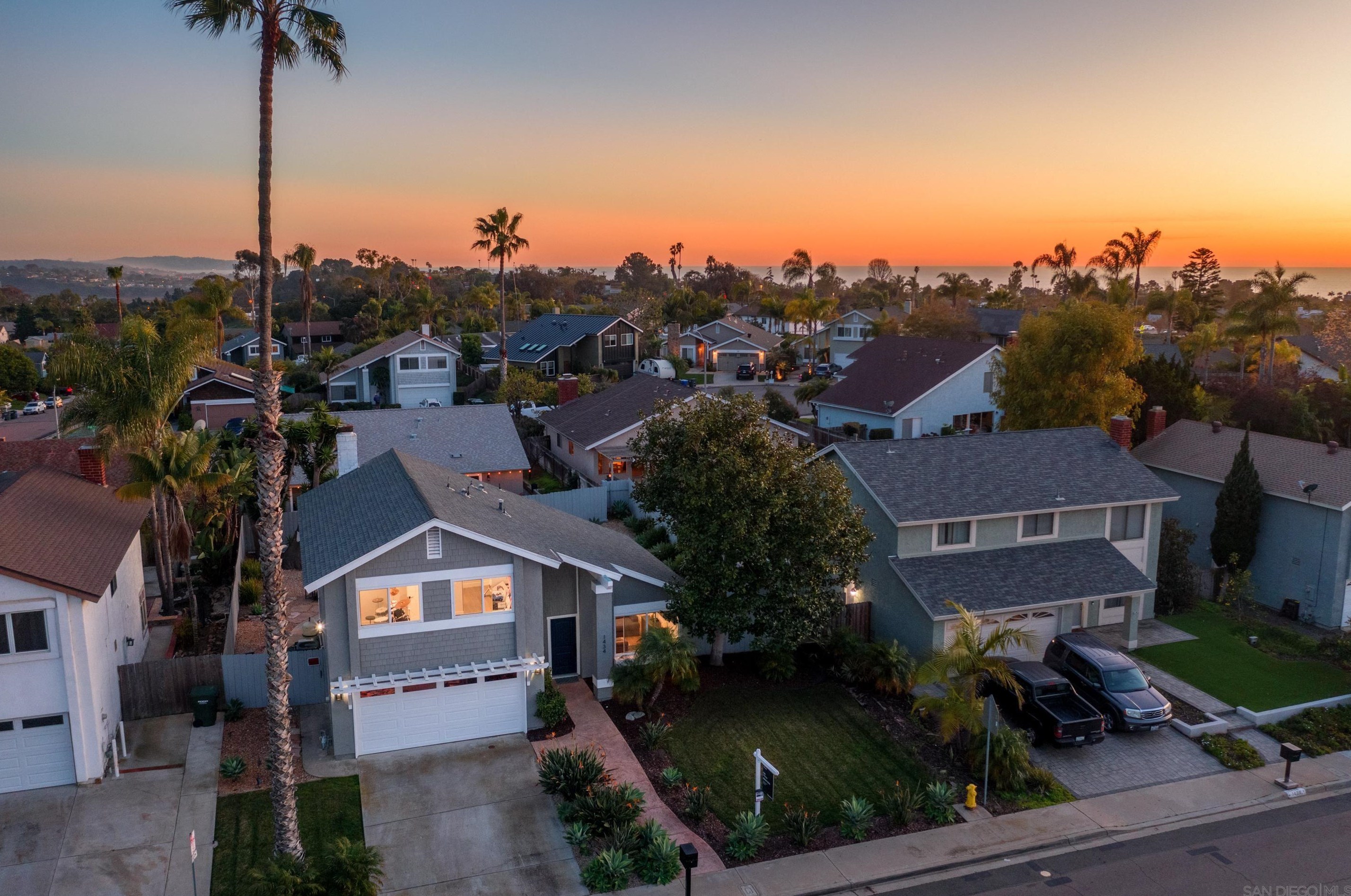 1434 Kings Cross Dr, Cardiff By The Sea CA  92007-1316 exterior