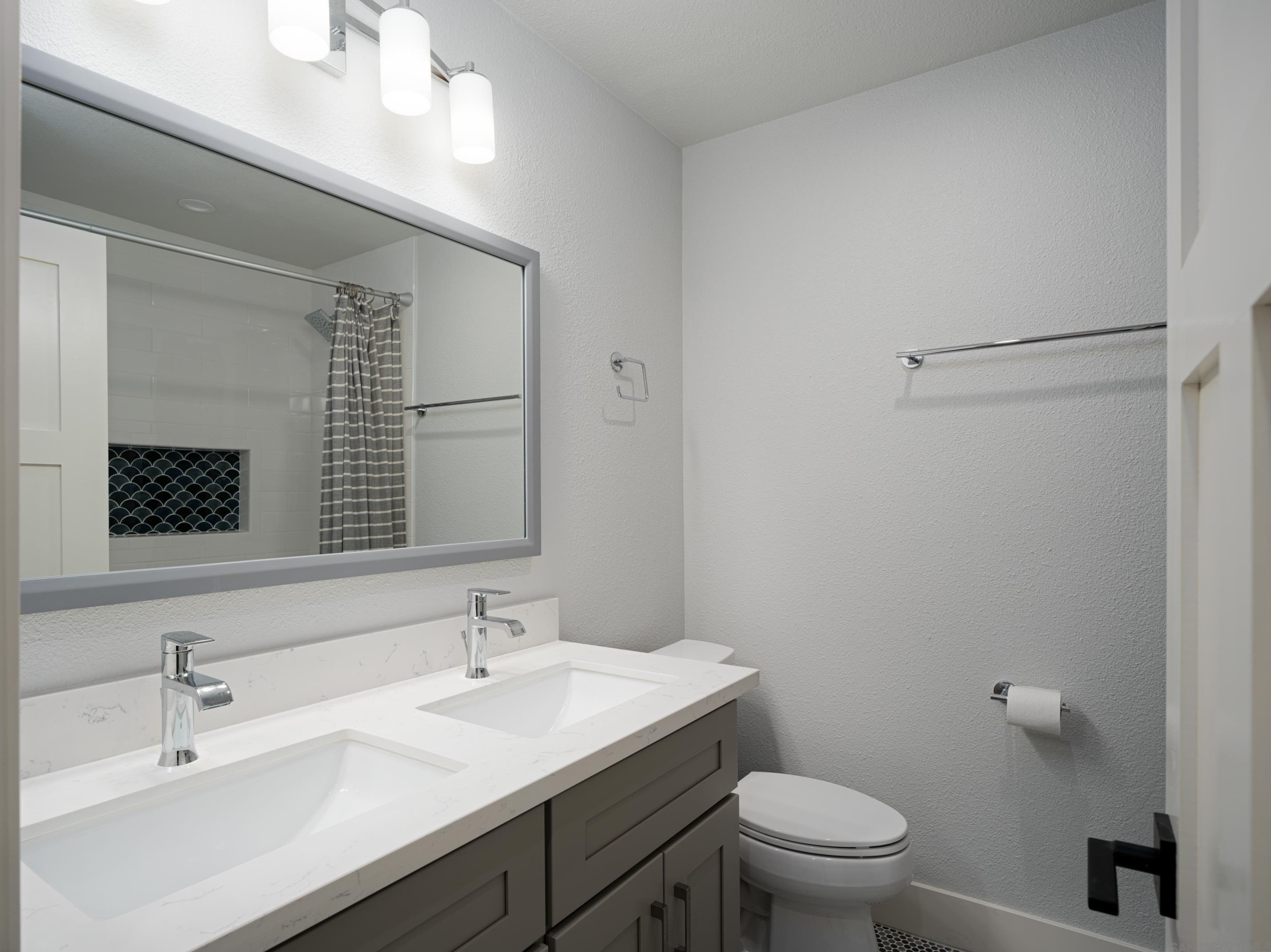 1434 Kings Cross Dr, Cardiff By The Sea CA  92007-1316 exterior