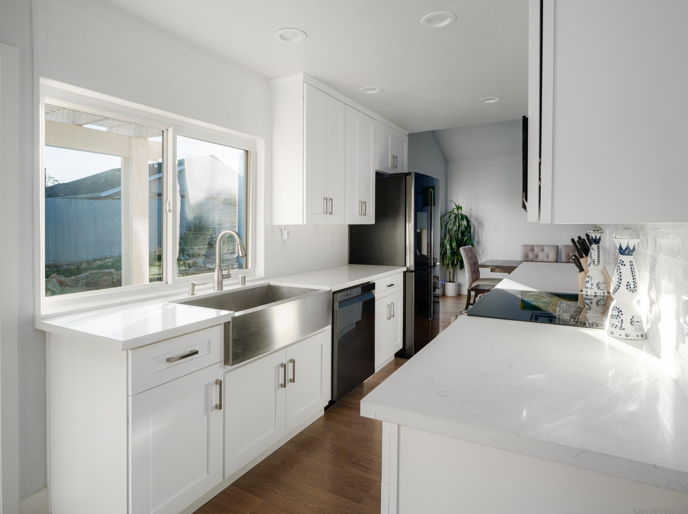 1434 Kings Cross Dr, Cardiff By The Sea CA  92007-1316 exterior