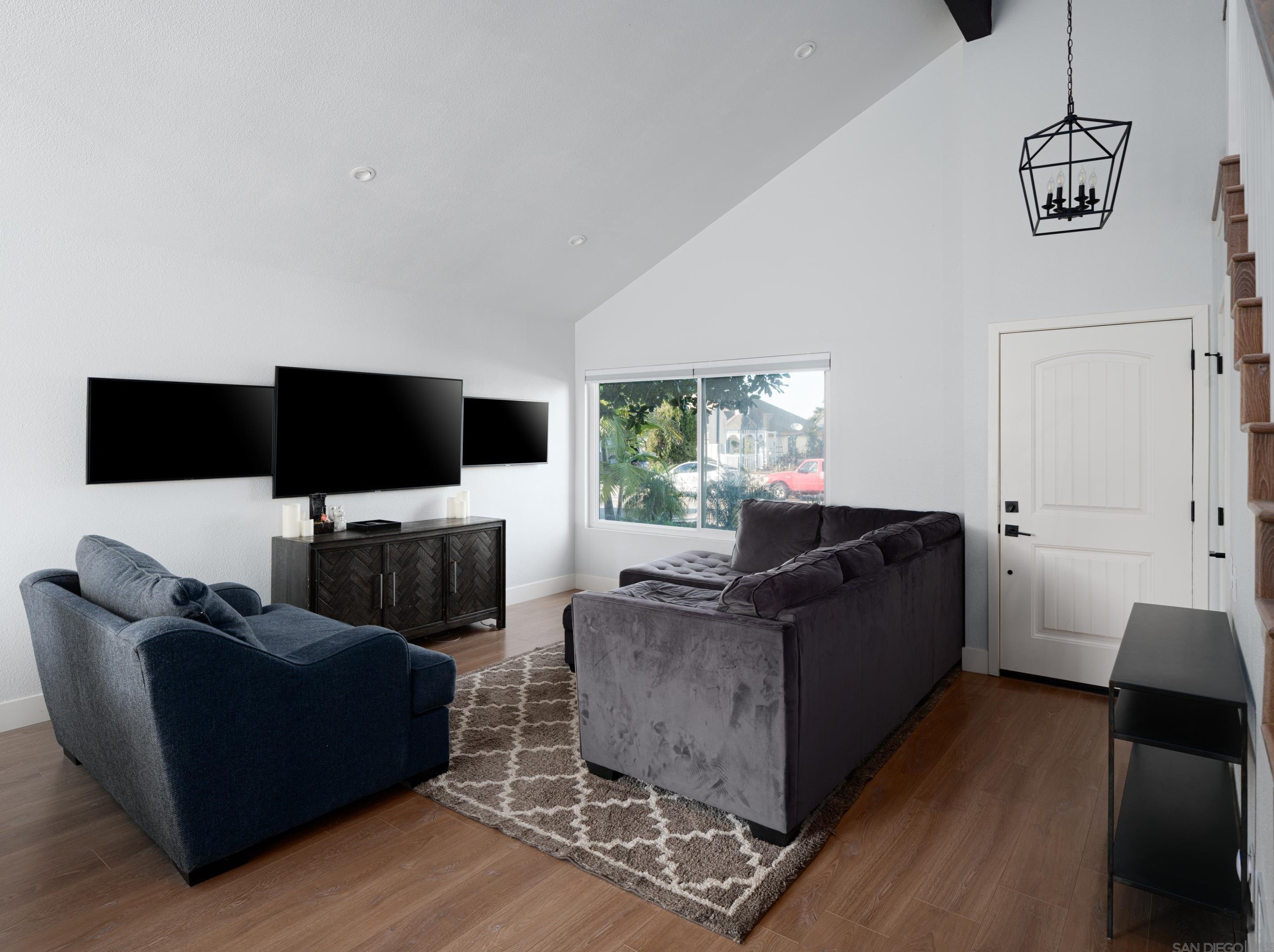 1434 Kings Cross Dr, Cardiff By The Sea CA  92007-1316 exterior