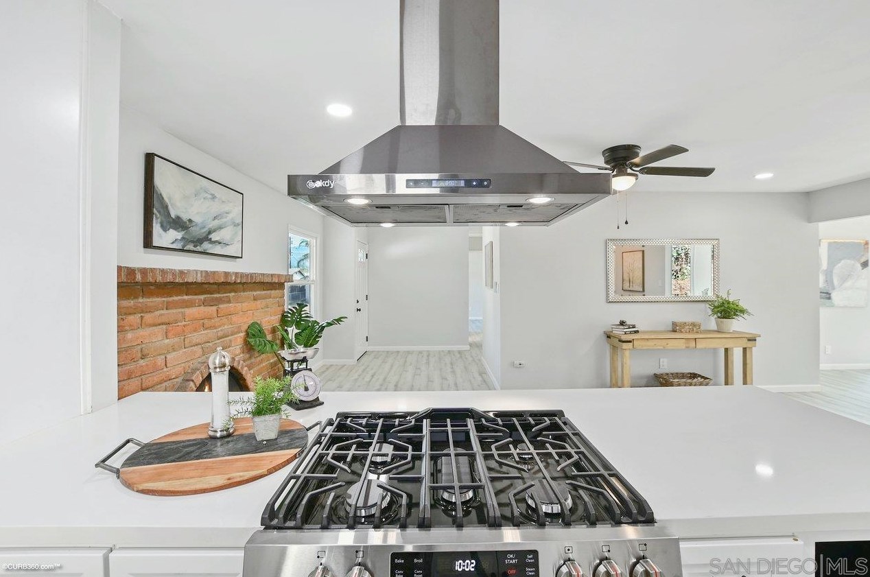 8859 Greenridge Ave, Spring Valley CA  91977-4746 exterior
