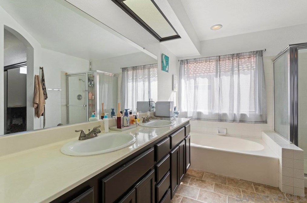 24516 Camino Mirabella, Murrieta CA  92562-4333 exterior