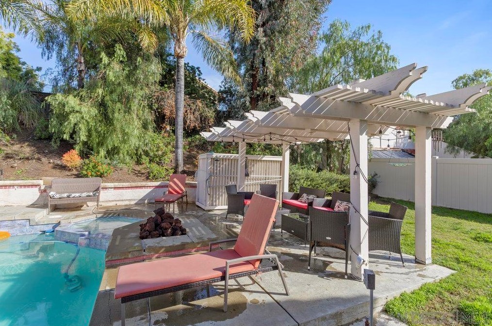 24516 Camino Mirabella, Murrieta CA  92562-4333 exterior