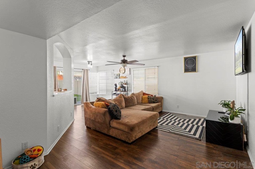 24516 Camino Mirabella, Murrieta CA  92562-4333 exterior