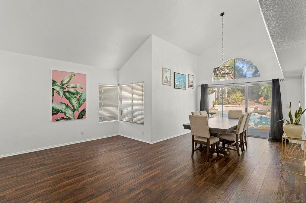 24516 Camino Mirabella, Murrieta CA  92562-4333 exterior