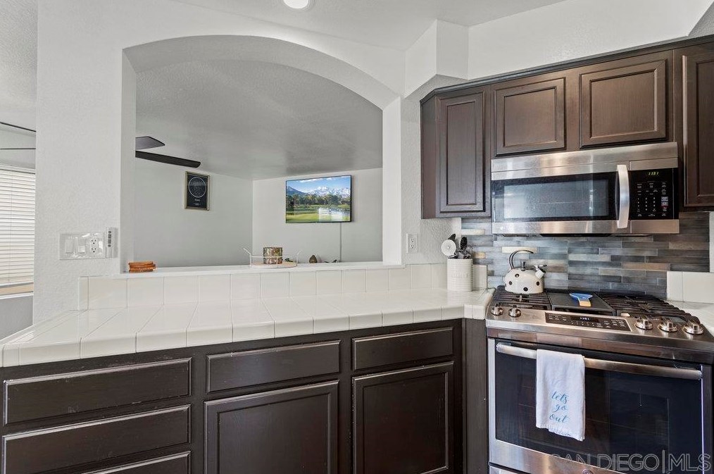 24516 Camino Mirabella, Murrieta CA  92562-4333 exterior