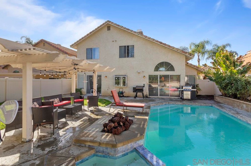 24516 Camino Mirabella, Murrieta CA  92562-4333 exterior