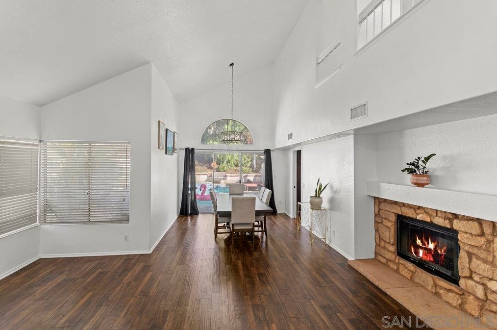 24516 Camino Mirabella, Murrieta CA  92562-4333 exterior