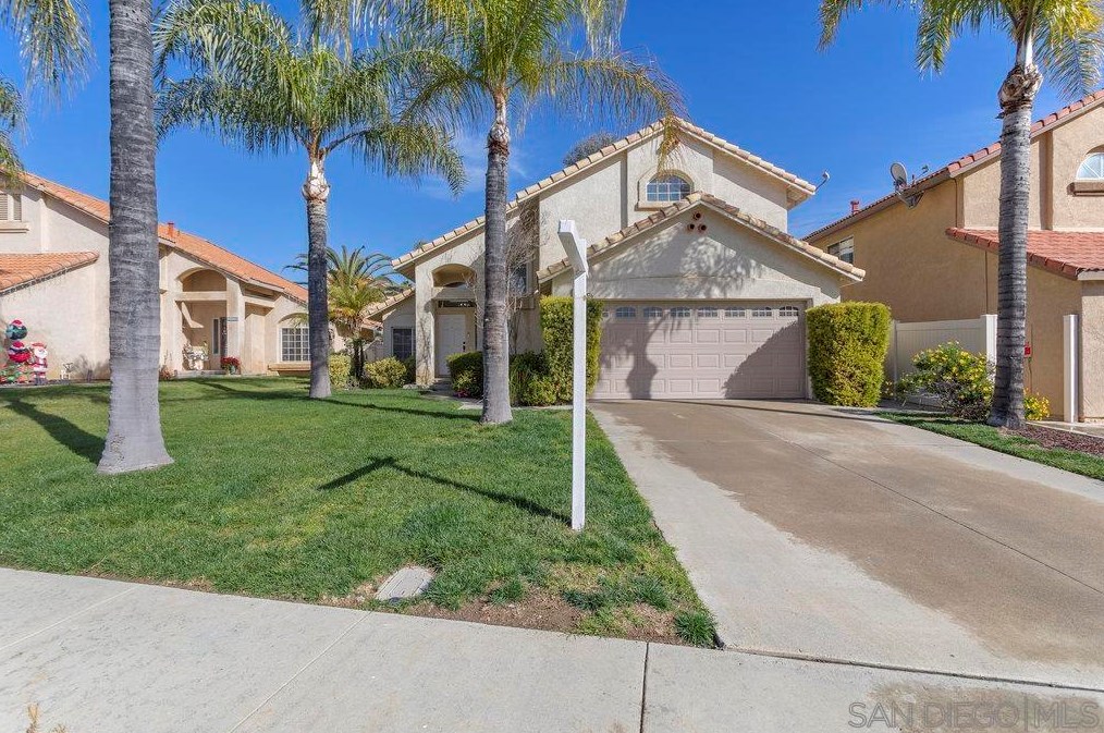24516 Camino Mirabella, Murrieta CA  92562-4333 exterior