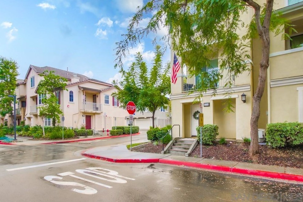 2711 Persimmon Ct, Chula Vista CA  91915-1708 exterior