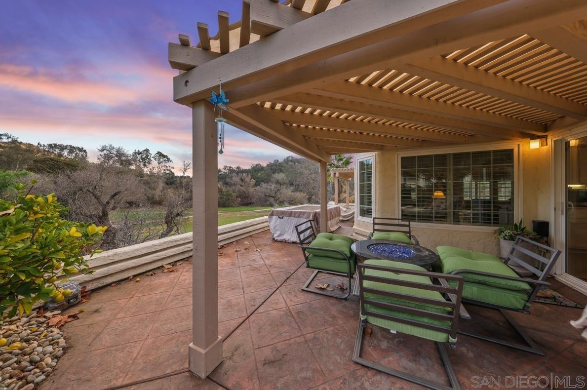 29427 Circle R Greens Dr, Escondido CA  92026-5911 exterior