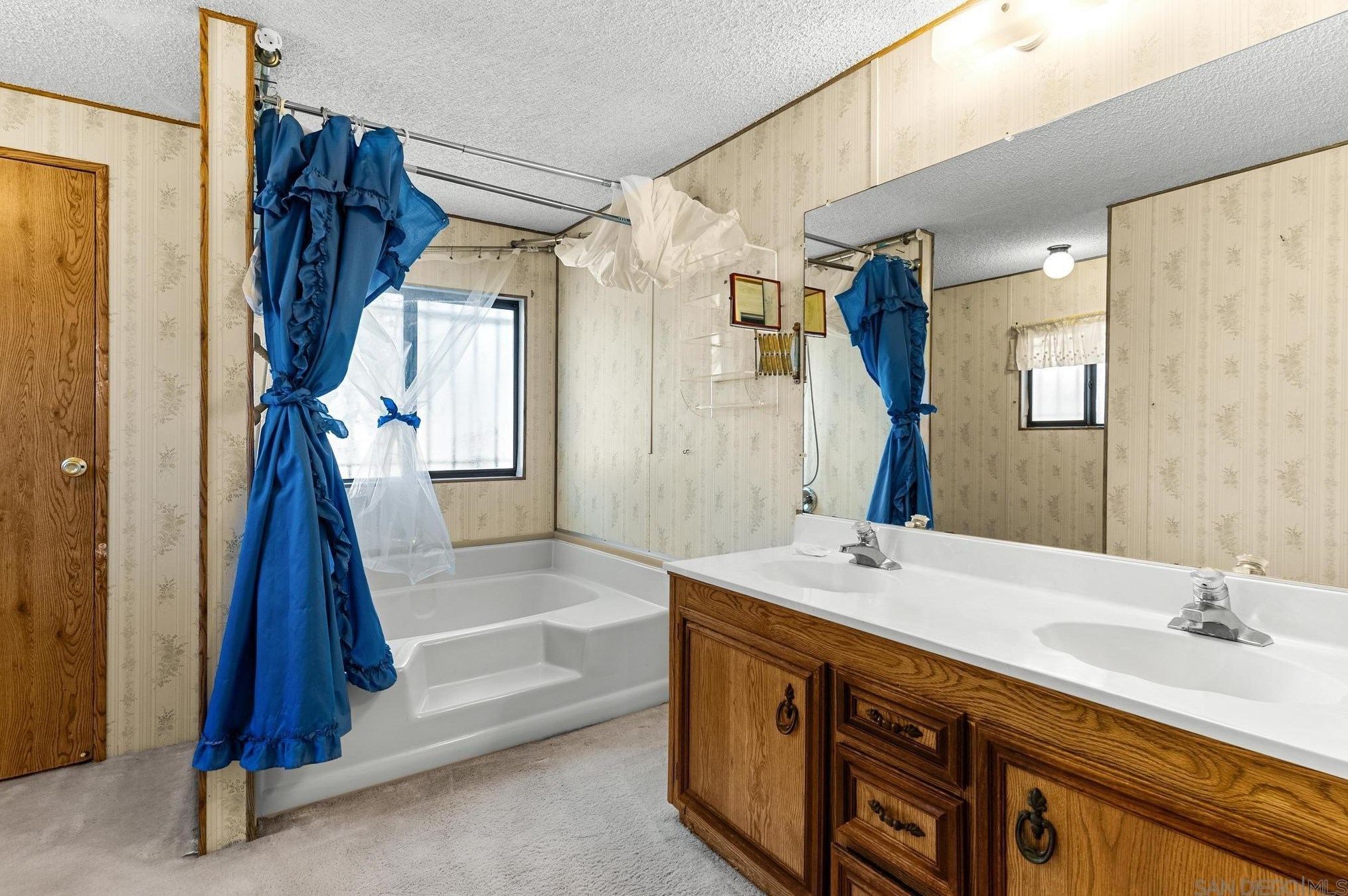 1654 Lotus Gln, Escondido CA  92026-1847 exterior