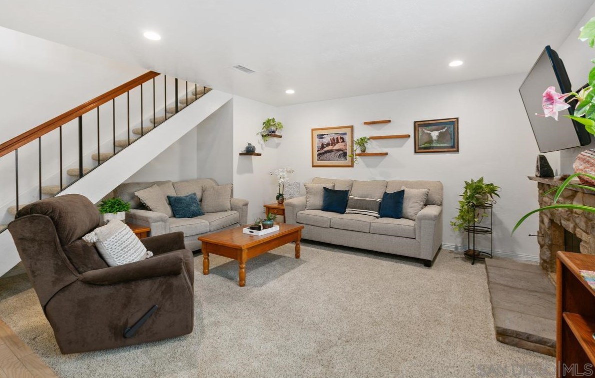 13141 Mulberry Tree Ln, Poway CA  exterior