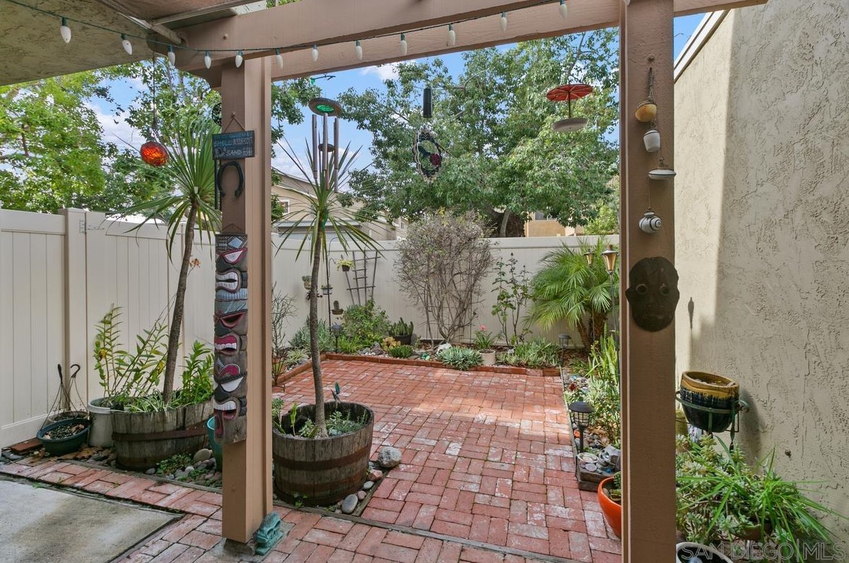 13141 Mulberry Tree Ln, Poway CA  exterior