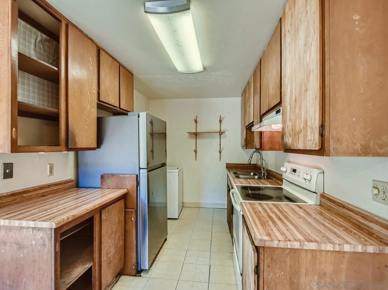 8757 Wahl St, Santee CA  92071-3352 exterior