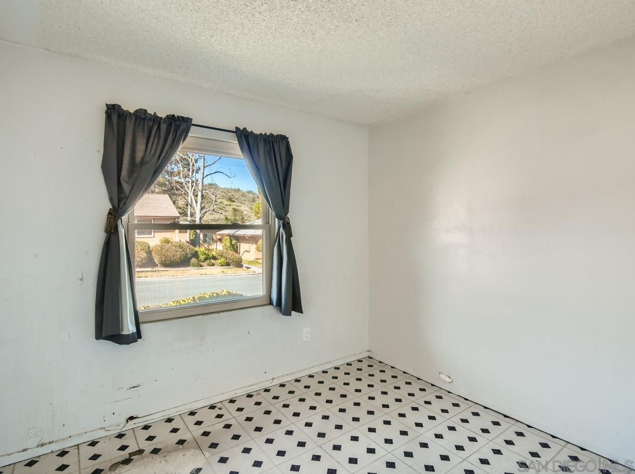 8757 Wahl St, Santee CA  92071-3352 exterior