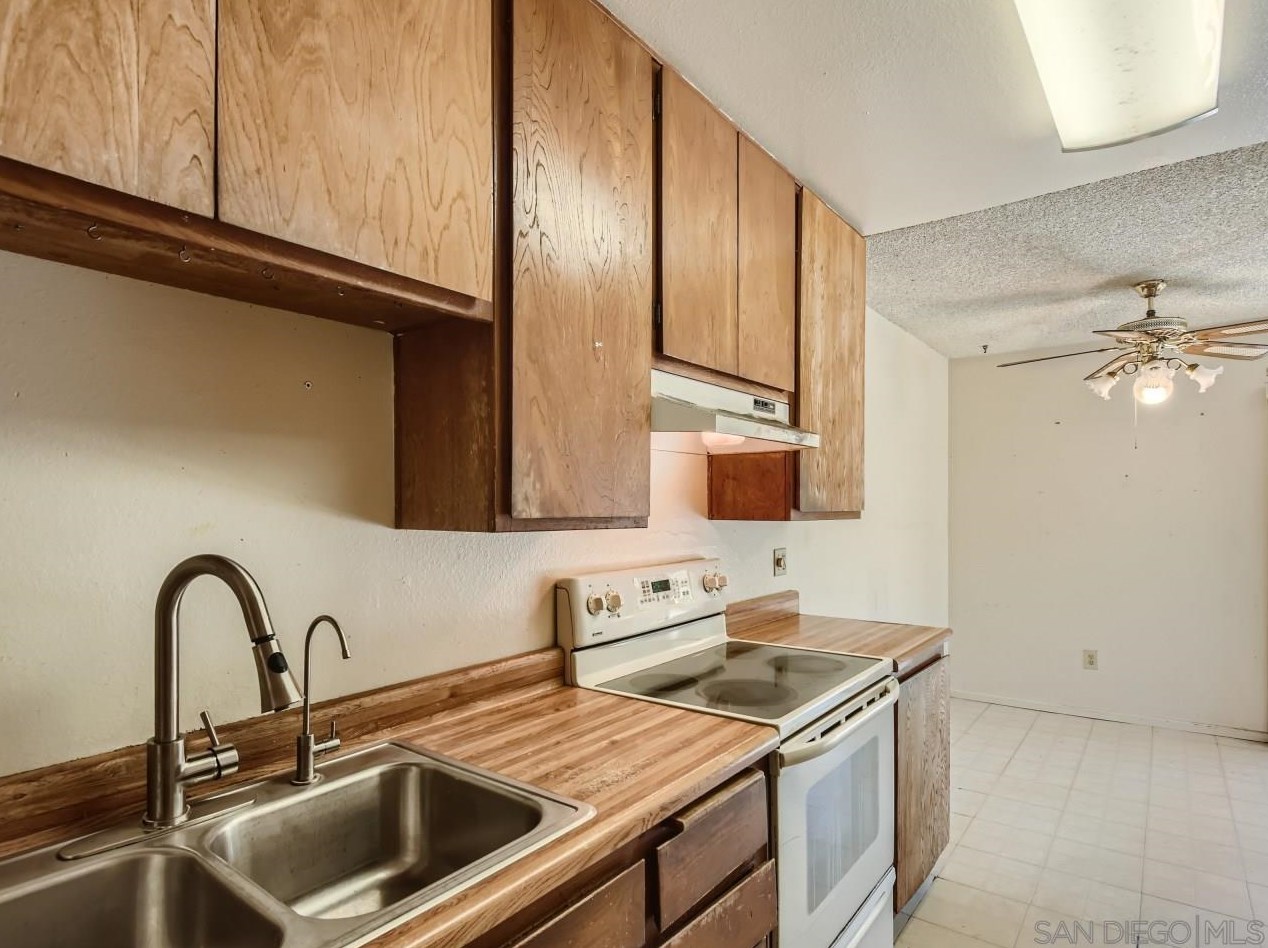 8757 Wahl St, Santee CA  92071-3352 exterior