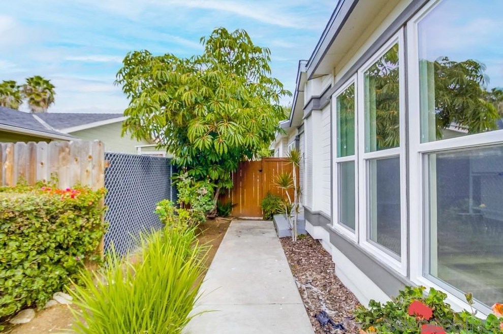 9380 Lori Mar Ct, Spring Valley CA  91977-2700 exterior