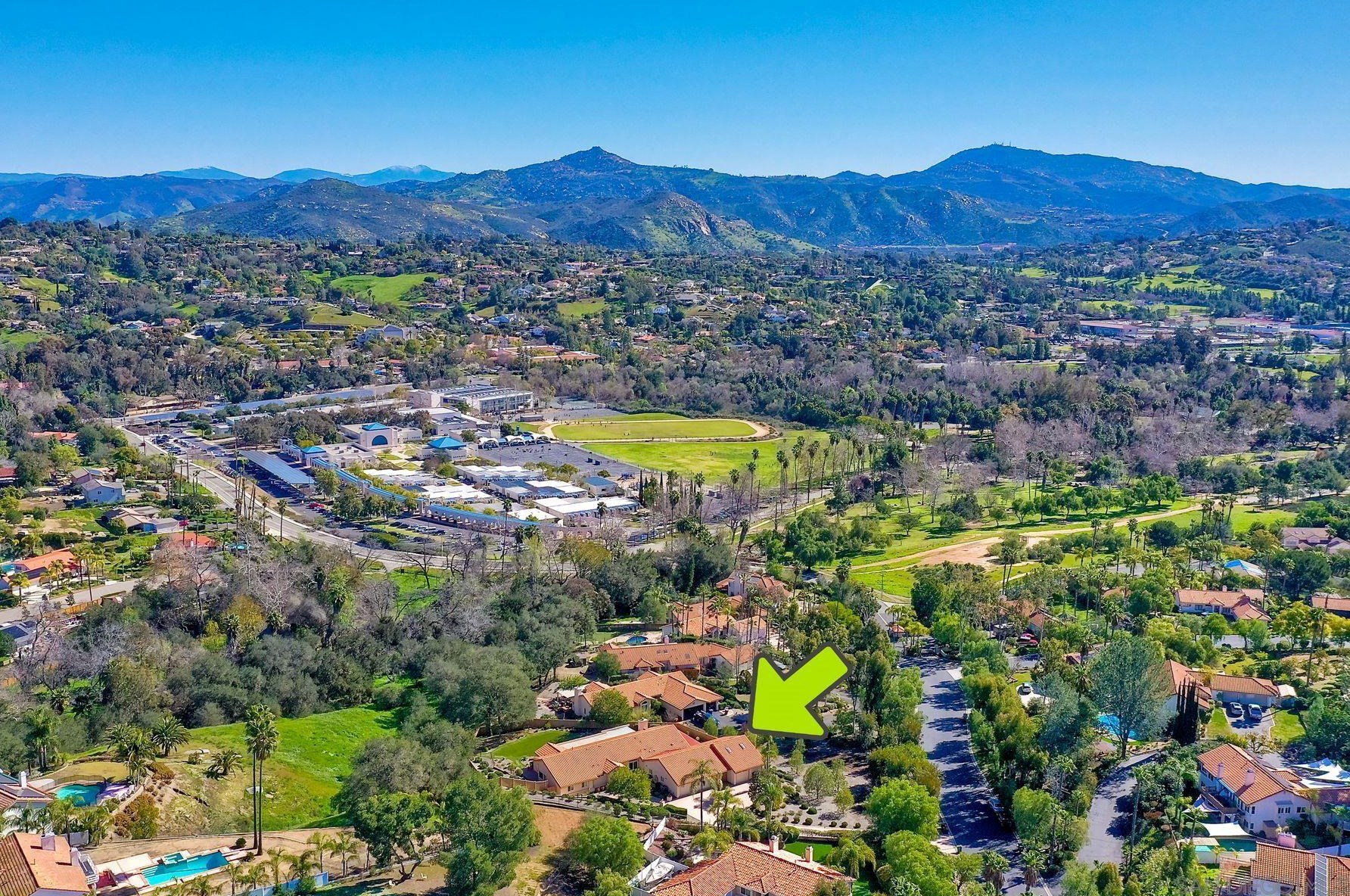 2822 Pasatiempo Gln, Escondido CA  92025-7356 exterior