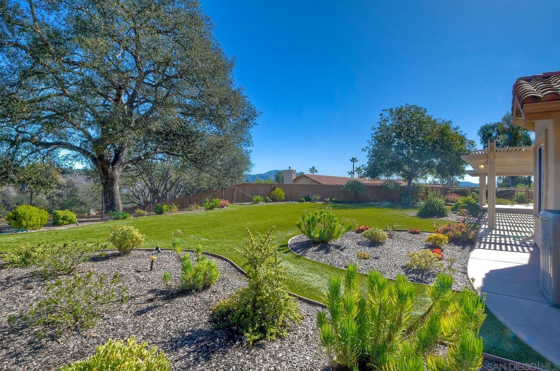 2822 Pasatiempo Gln, Escondido CA  92025-7356 exterior