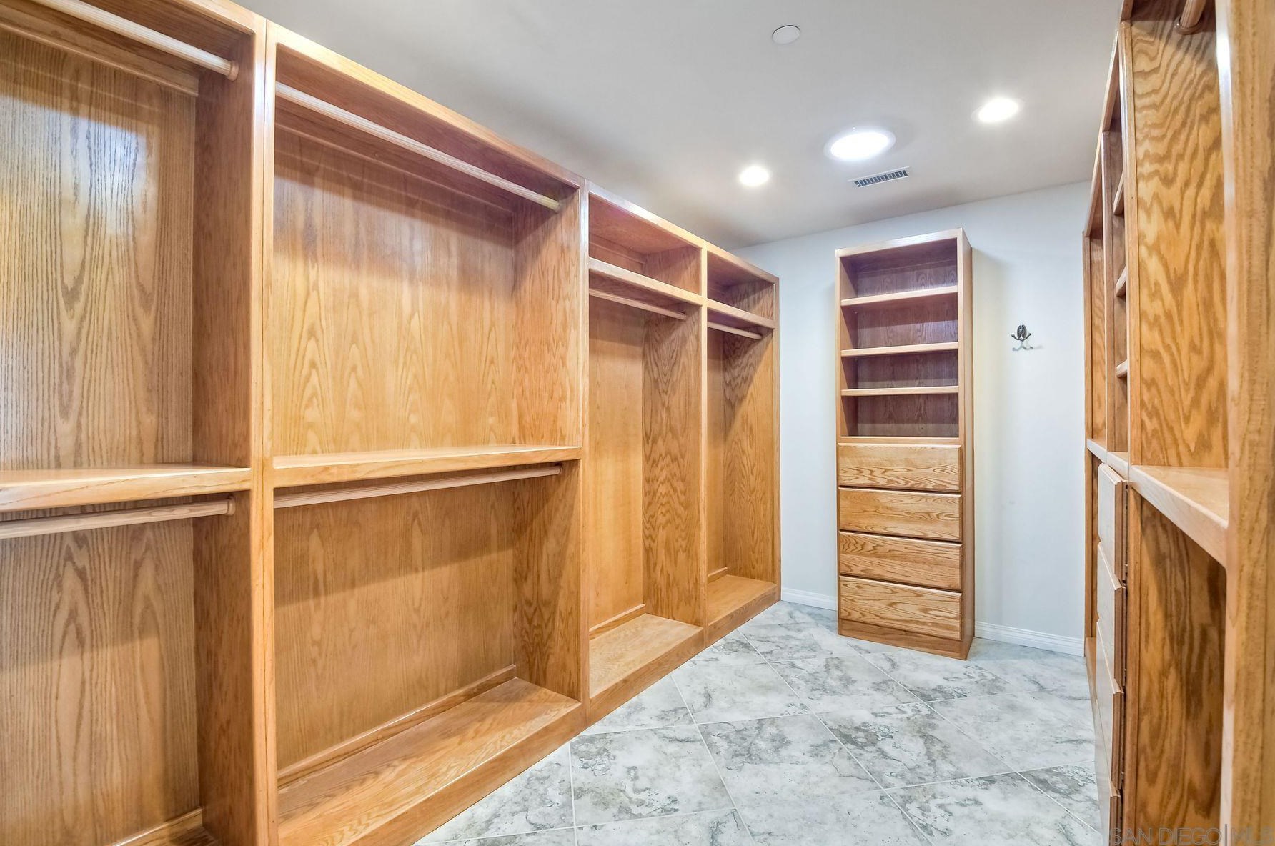 2822 Pasatiempo Gln, Escondido CA  92025-7356 exterior