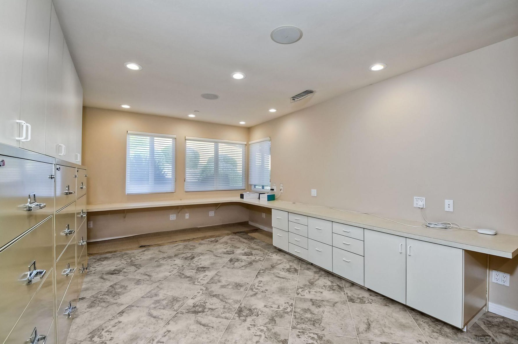 2822 Pasatiempo Gln, Escondido CA  92025-7356 exterior