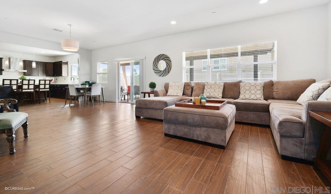 1675 Felicita Ln, Escondido CA  92025-5641 exterior