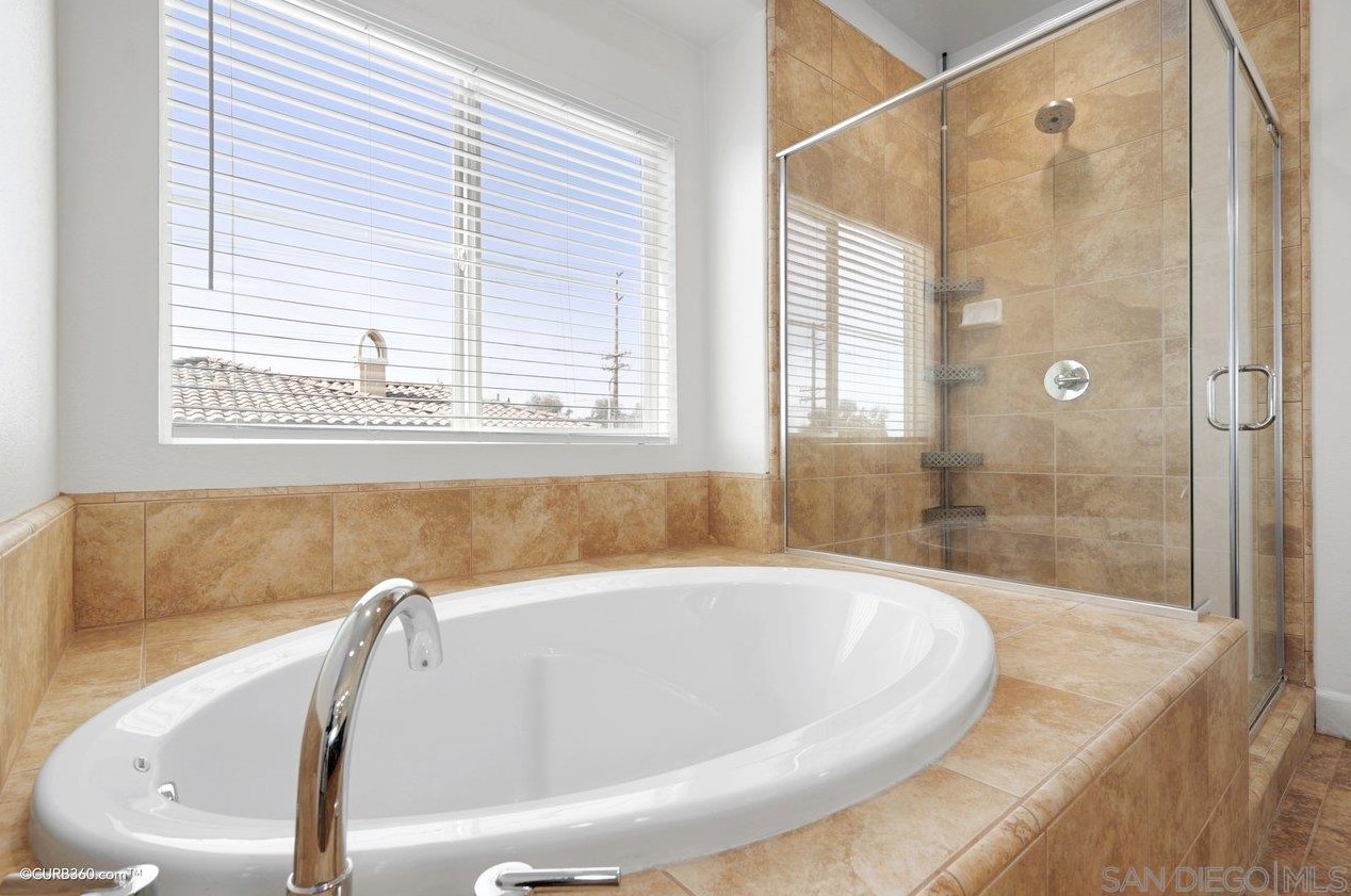 1675 Felicita Ln, Escondido CA  92025-5641 exterior