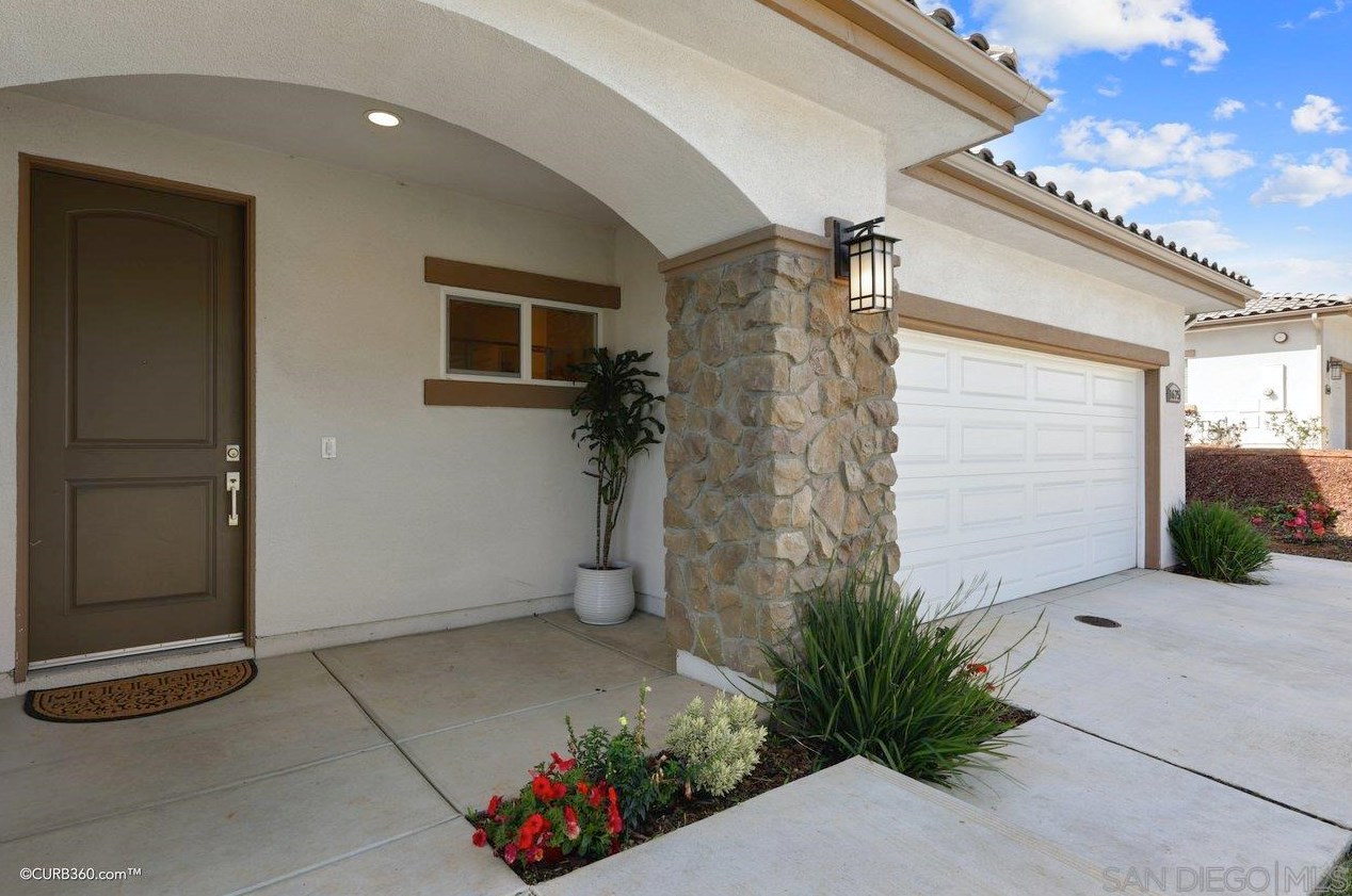 1675 Felicita Ln, Escondido CA  92025-5641 exterior