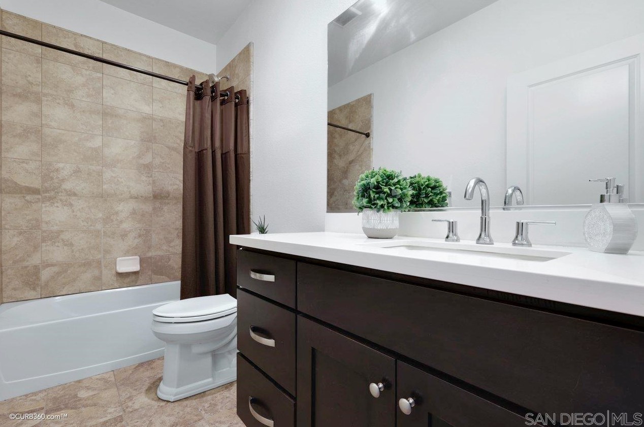 1675 Felicita Ln, Escondido CA  92025-5641 exterior