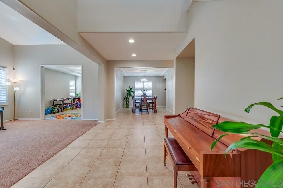 32758 Stonefield Ln, Temecula CA  92592-7207 exterior